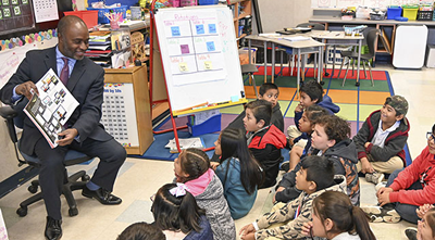 Superintendent of Public Instruction Thurmond reading to children in a classroom